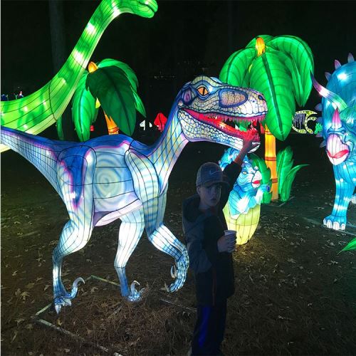Pertunjukan Lantern Dinosaur Cina